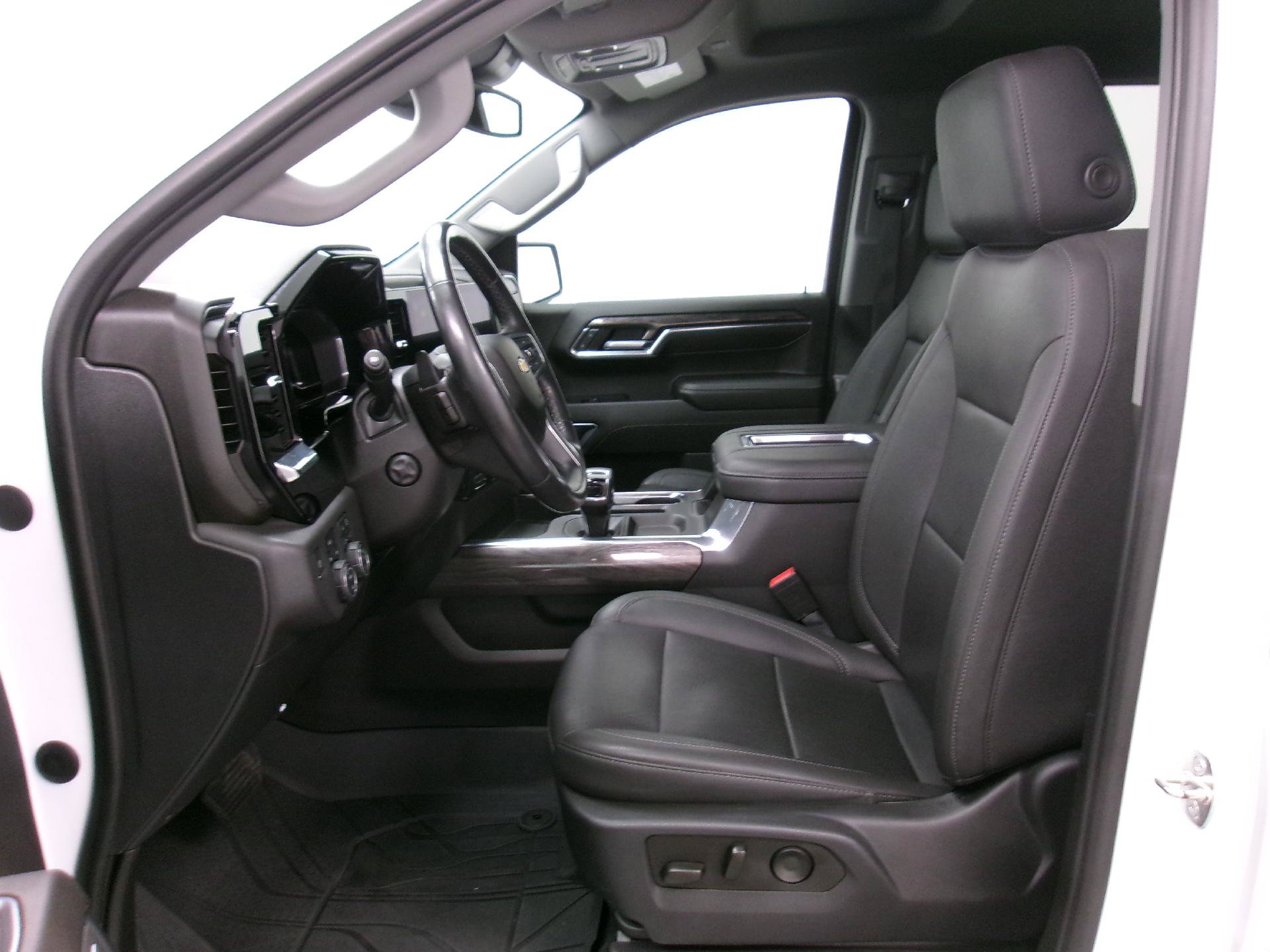 Used 2022 Chevrolet Silverado 1500 LTZ w/ Max Trailering Package AWD/4WD image 9