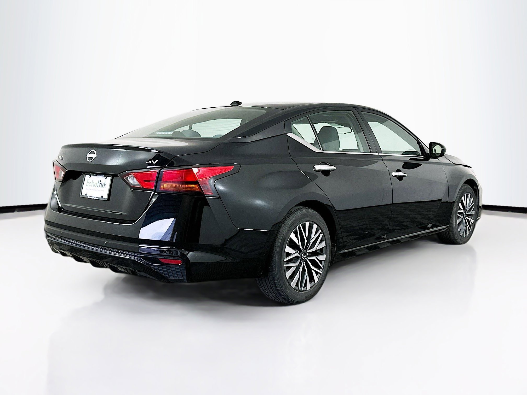 Used 2024 Nissan Altima 2.5 SV image 9