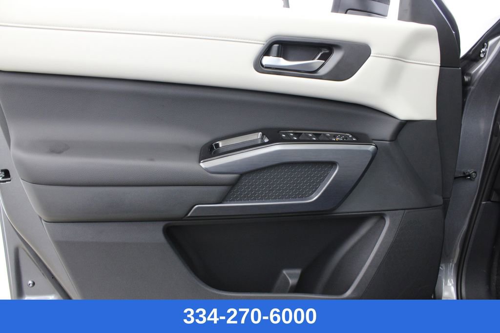 New 2026 Nissan Pathfinder SL image 14