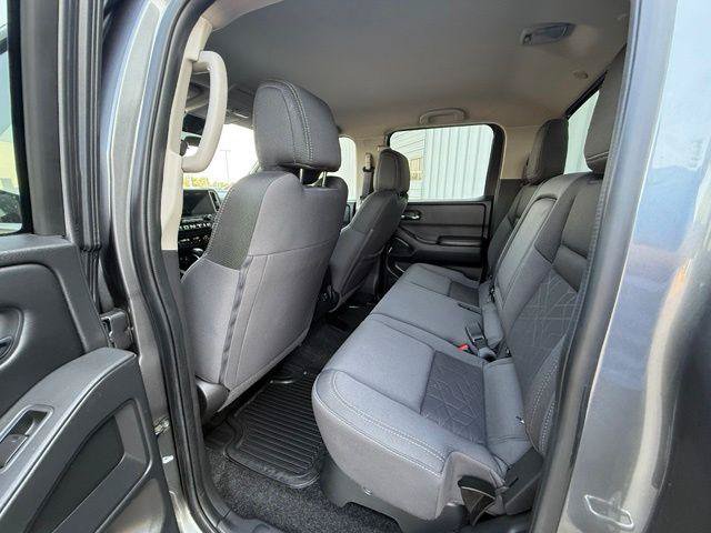 Used 2025 Nissan Frontier SV w/ SV Convenience Package RWD image 5