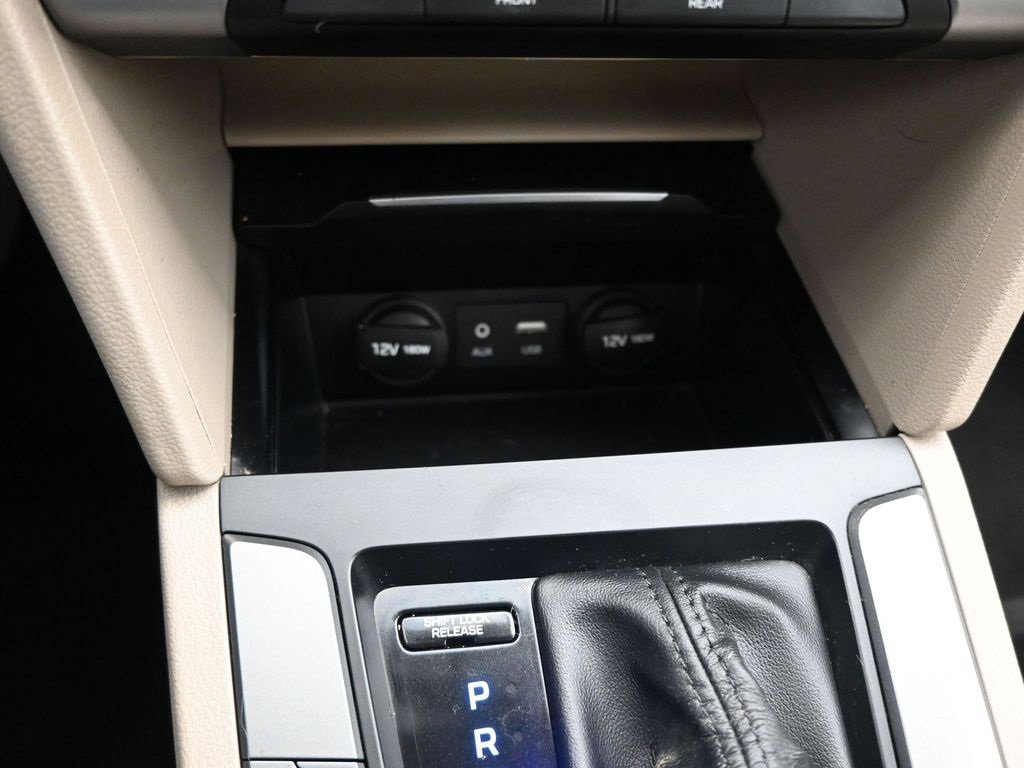 Used 2017 Hyundai Elantra SE w/ Cargo Package image 19
