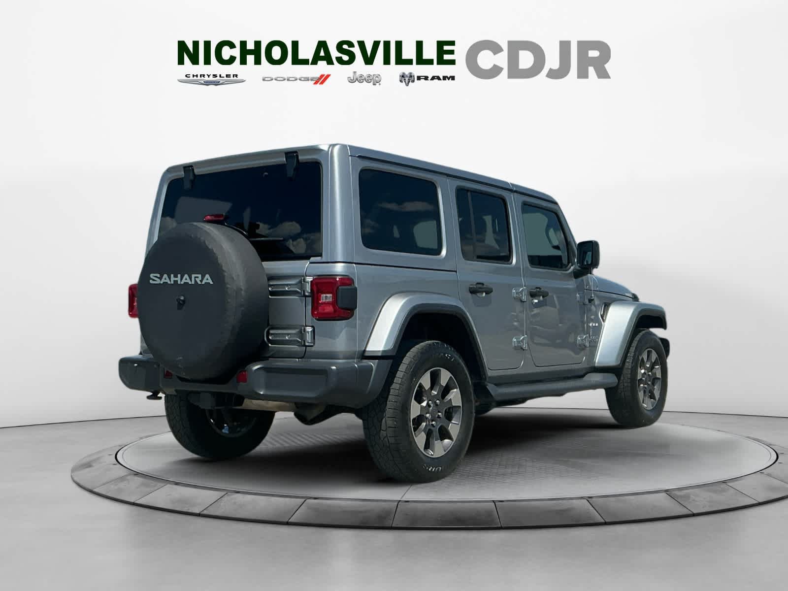Used 2018 Jeep Wrangler Unlimited Sahara w/ LED Lighting Group AWD/4WD image 5