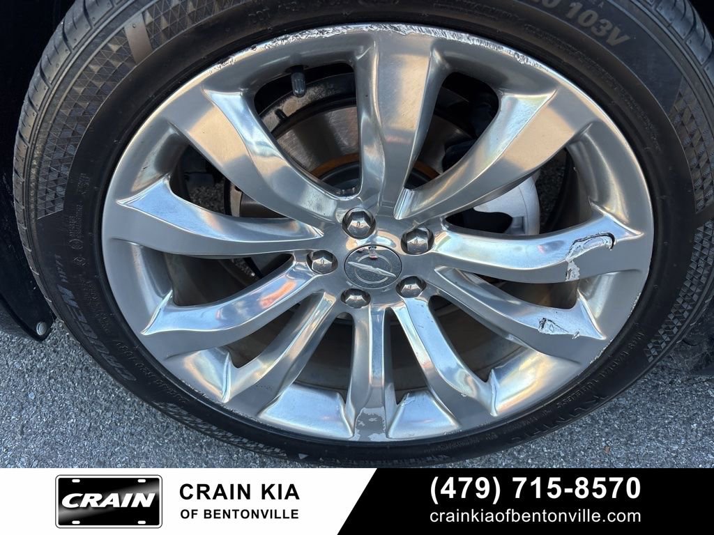 Used 2017 Chrysler 300 C image 34
