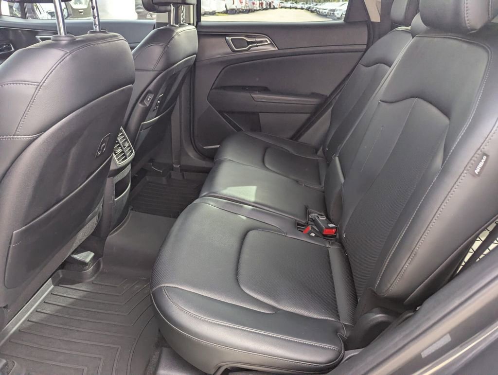Used 2024 Kia Sportage EX image 18