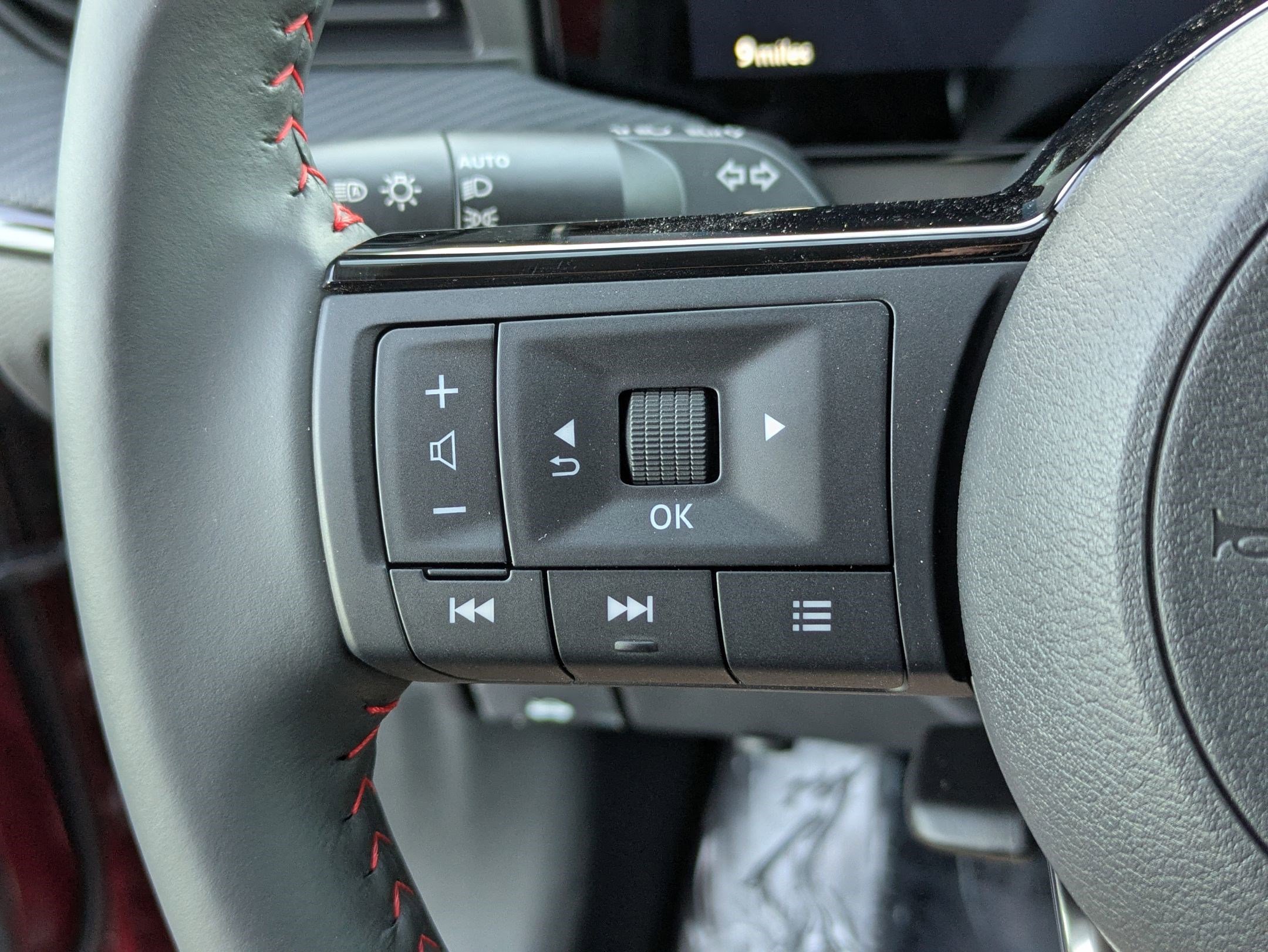 New 2026 Nissan Kicks SR image 14