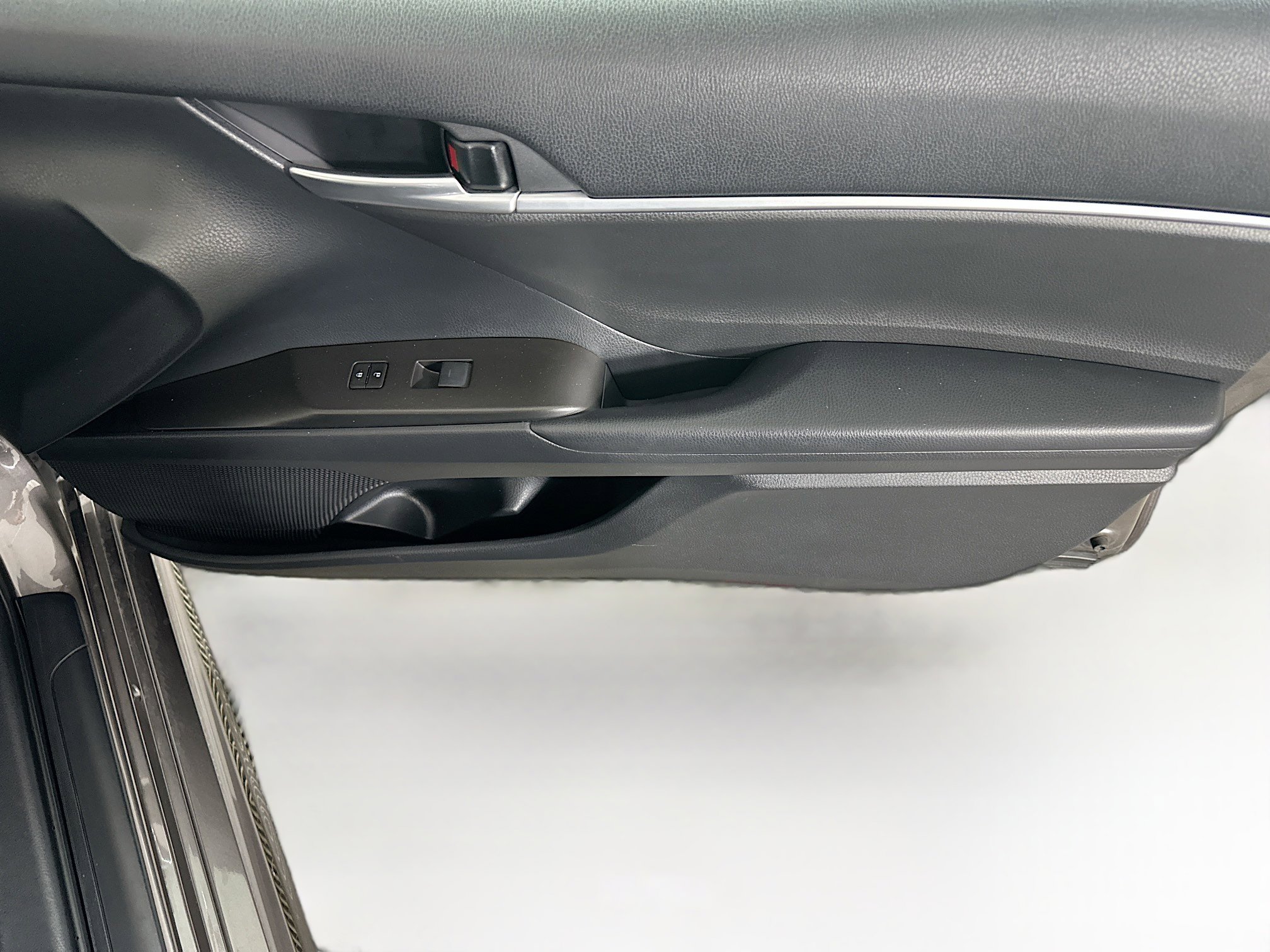 Used 2023 Toyota Camry SE image 30