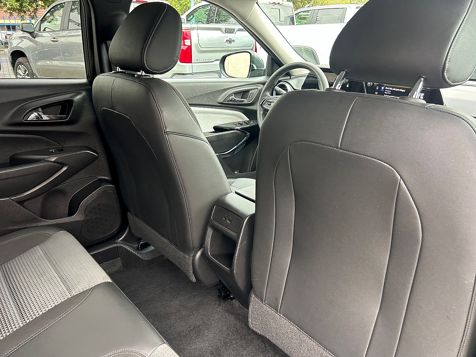 Used 2025 Chevrolet Trax LT FWD image 24