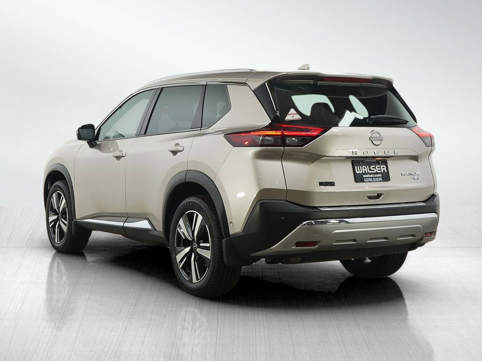 Used 2022 Nissan Rogue Platinum w/ Head-Up Display Package AWD/4WD image 3
