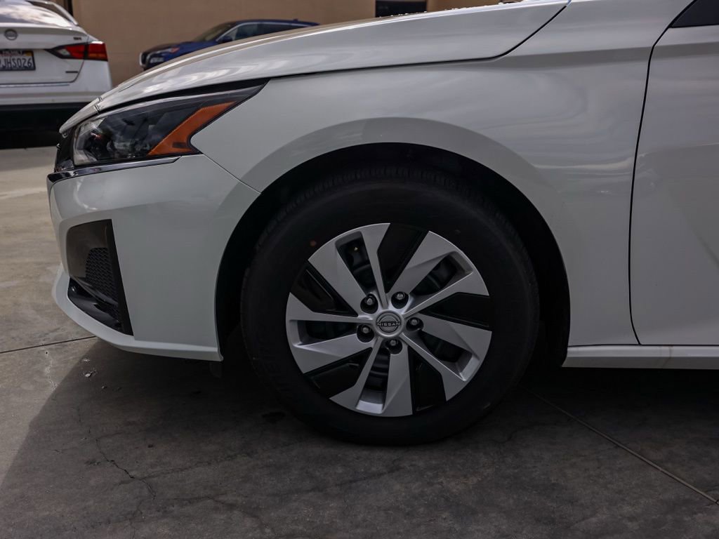 Used 2025 Nissan Altima 2.5 S image 11