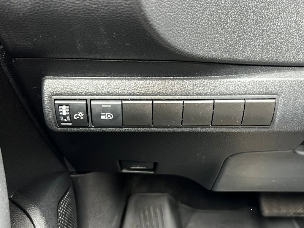 Used 2022 Toyota Corolla LE image 14