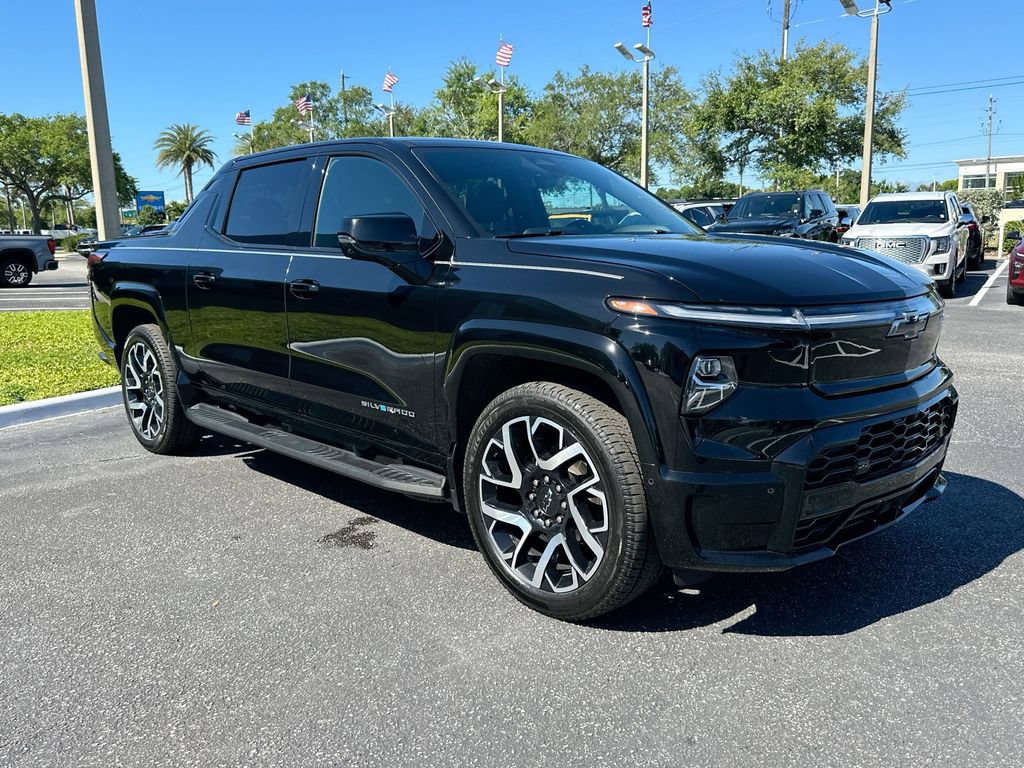 Certified 2025 Chevrolet Silverado EV RST AWD/4WD image 3