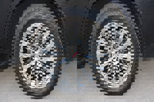 Certified 2024 GMC Yukon Denali w/ Advanced Technology Package image 32