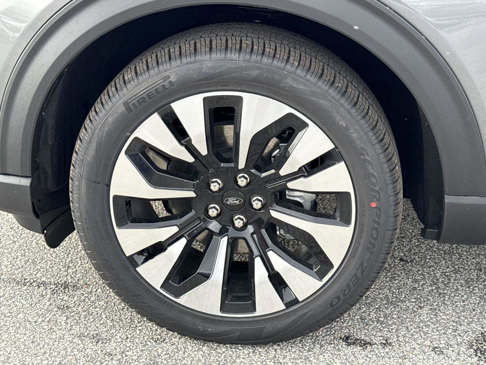 New 2026 Ford Explorer Platinum w/ LUX Leather Package image 9