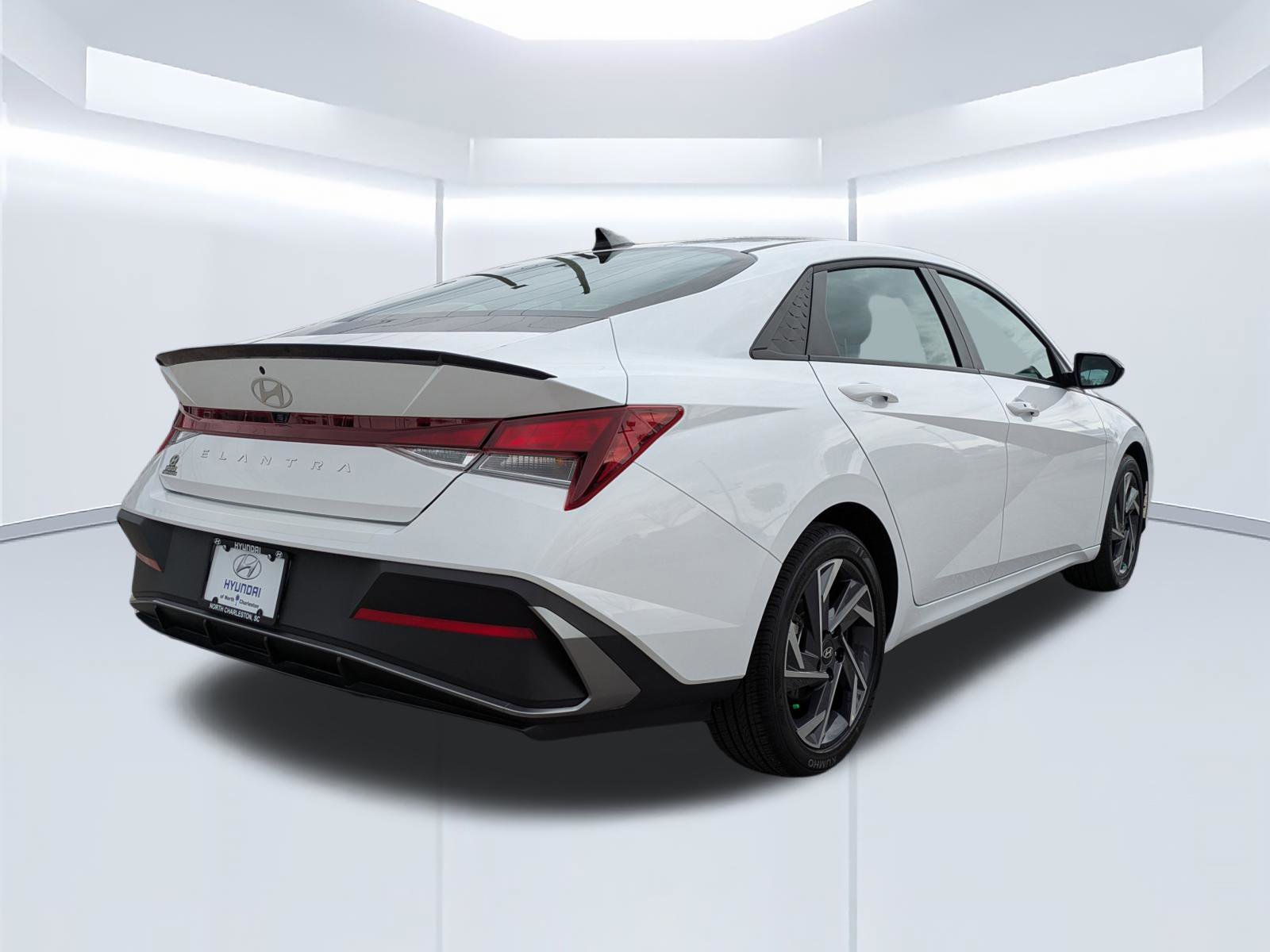 Certified 2025 Hyundai Elantra Sport FWD image 4