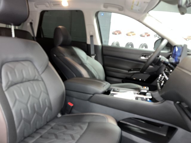 New 2026 Nissan Pathfinder Platinum w/ Cargo Package AWD/4WD image 13
