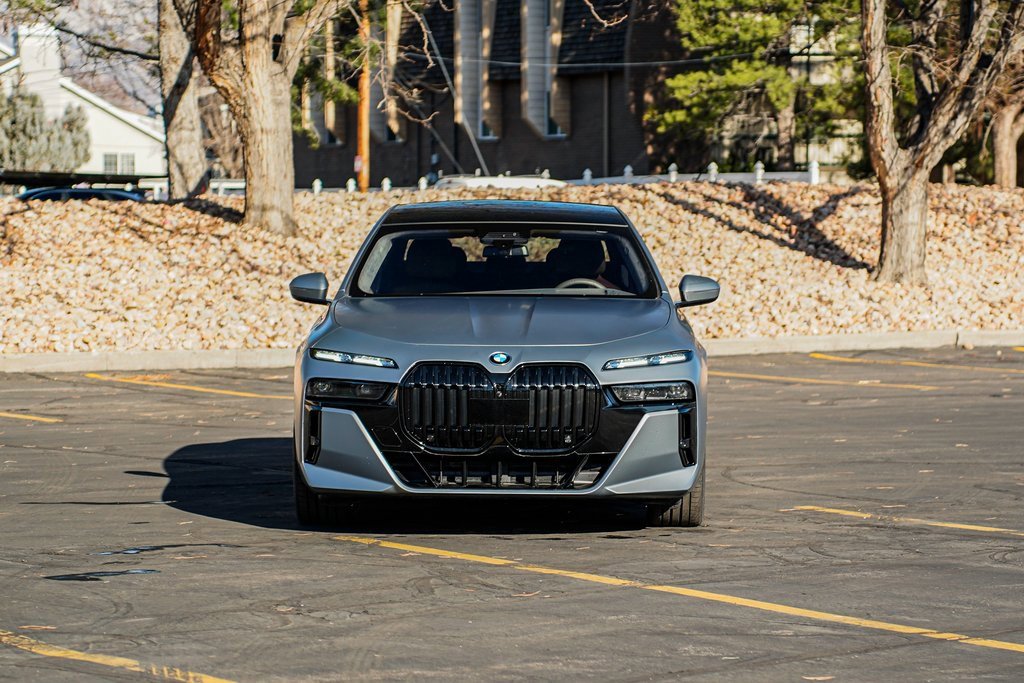 Used 2023 BMW 760i xDrive image 2