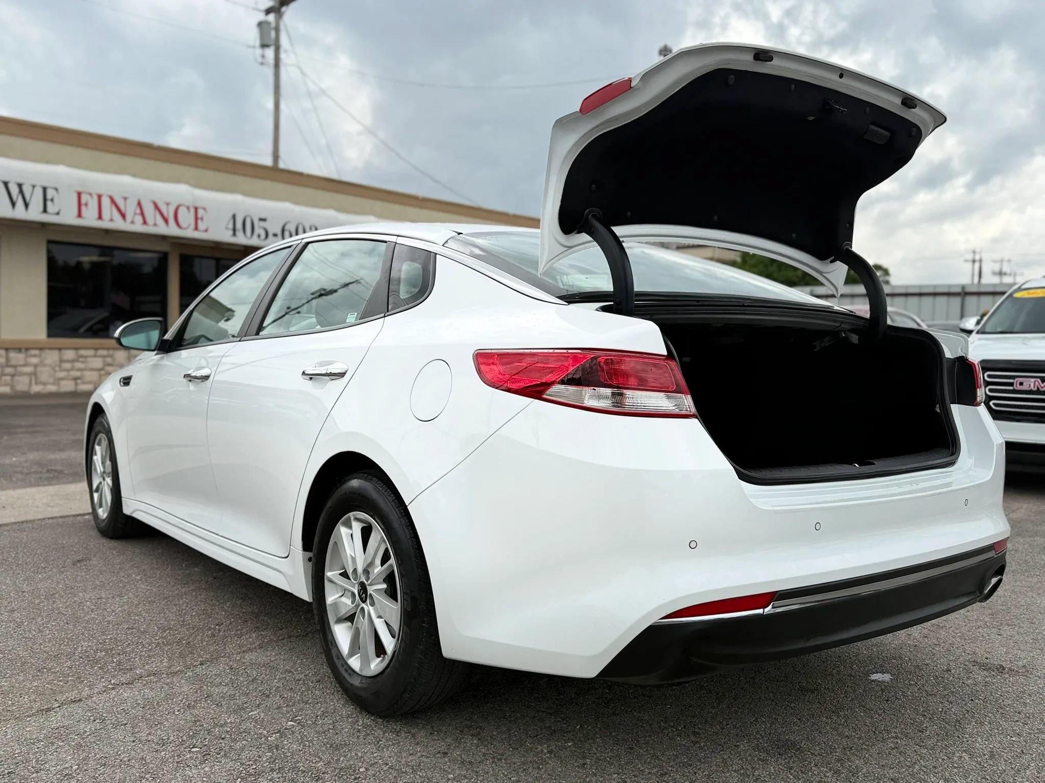 Used 2018 Kia Optima LX FWD image 8
