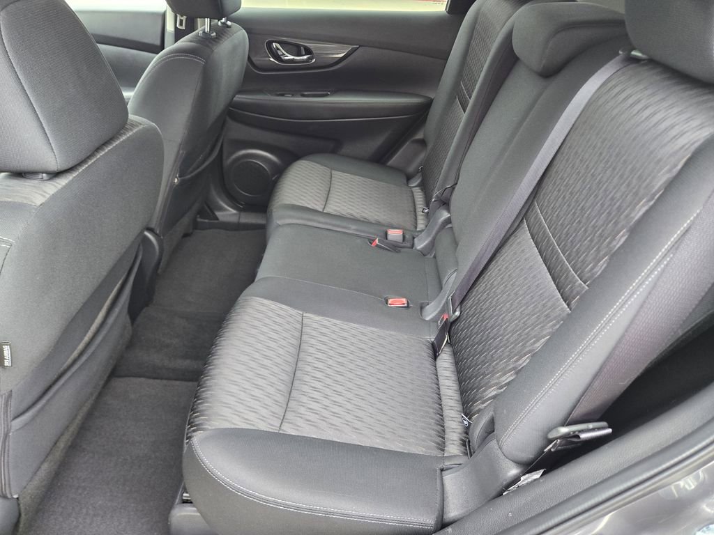Used 2019 Nissan Rogue SV image 18