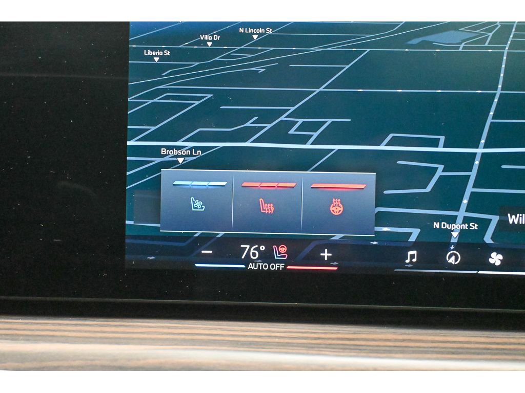 Used 2025 BMW X7 xDrive40i w/ Executive Package image 60