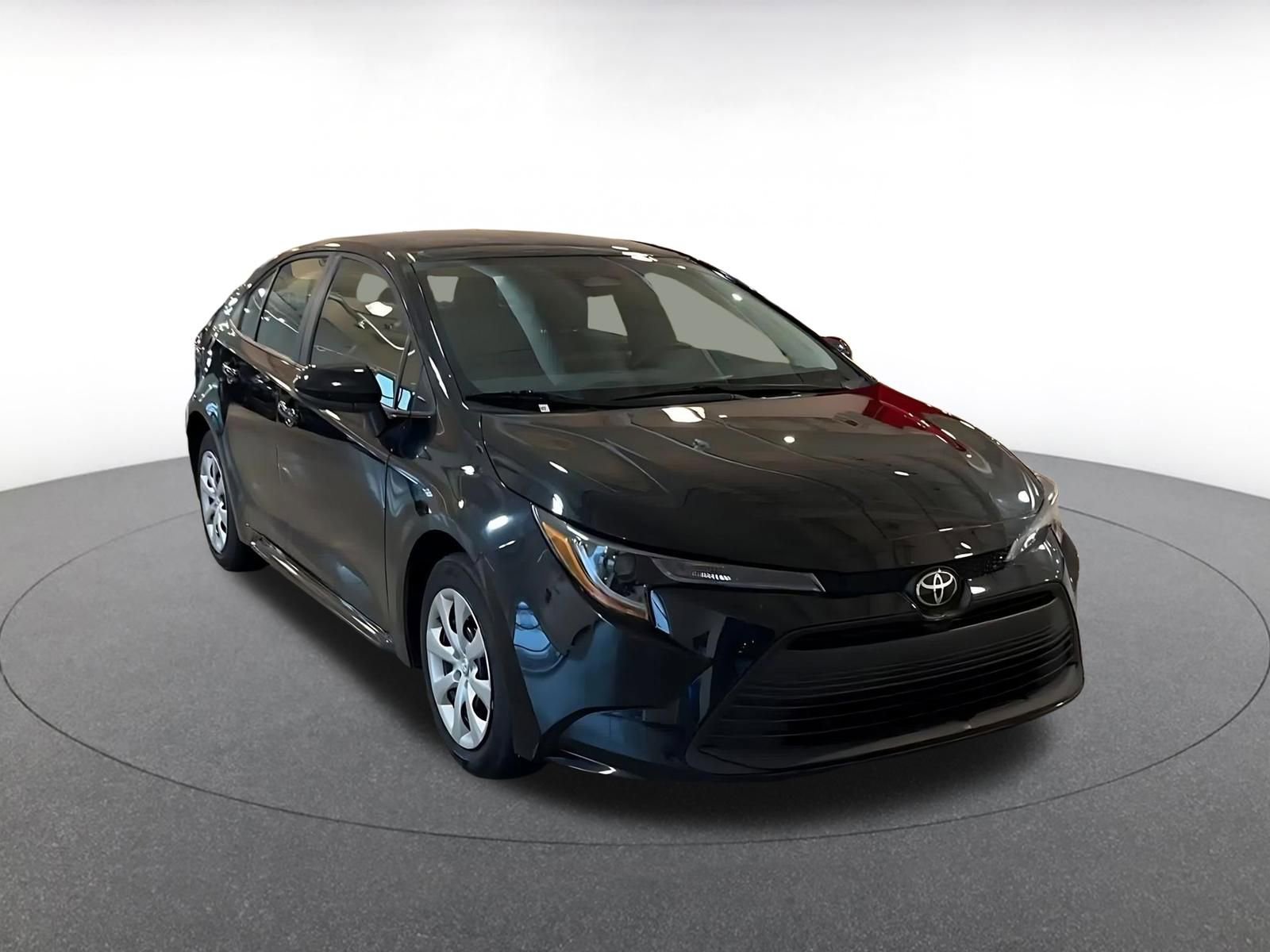 Used 2025 Toyota Corolla LE image 3
