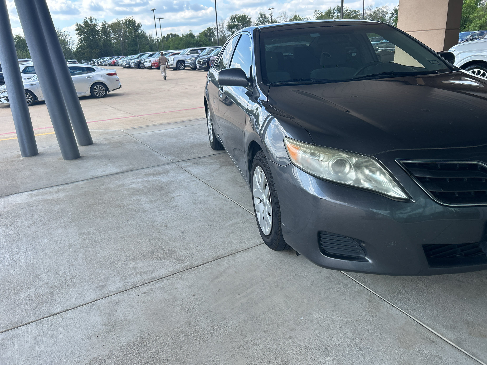 Used 2010 Toyota Camry LE FWD image 30