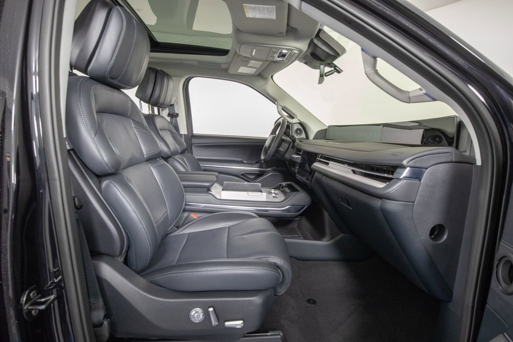 Used 2025 Lincoln Navigator Reserve AWD/4WD image 10