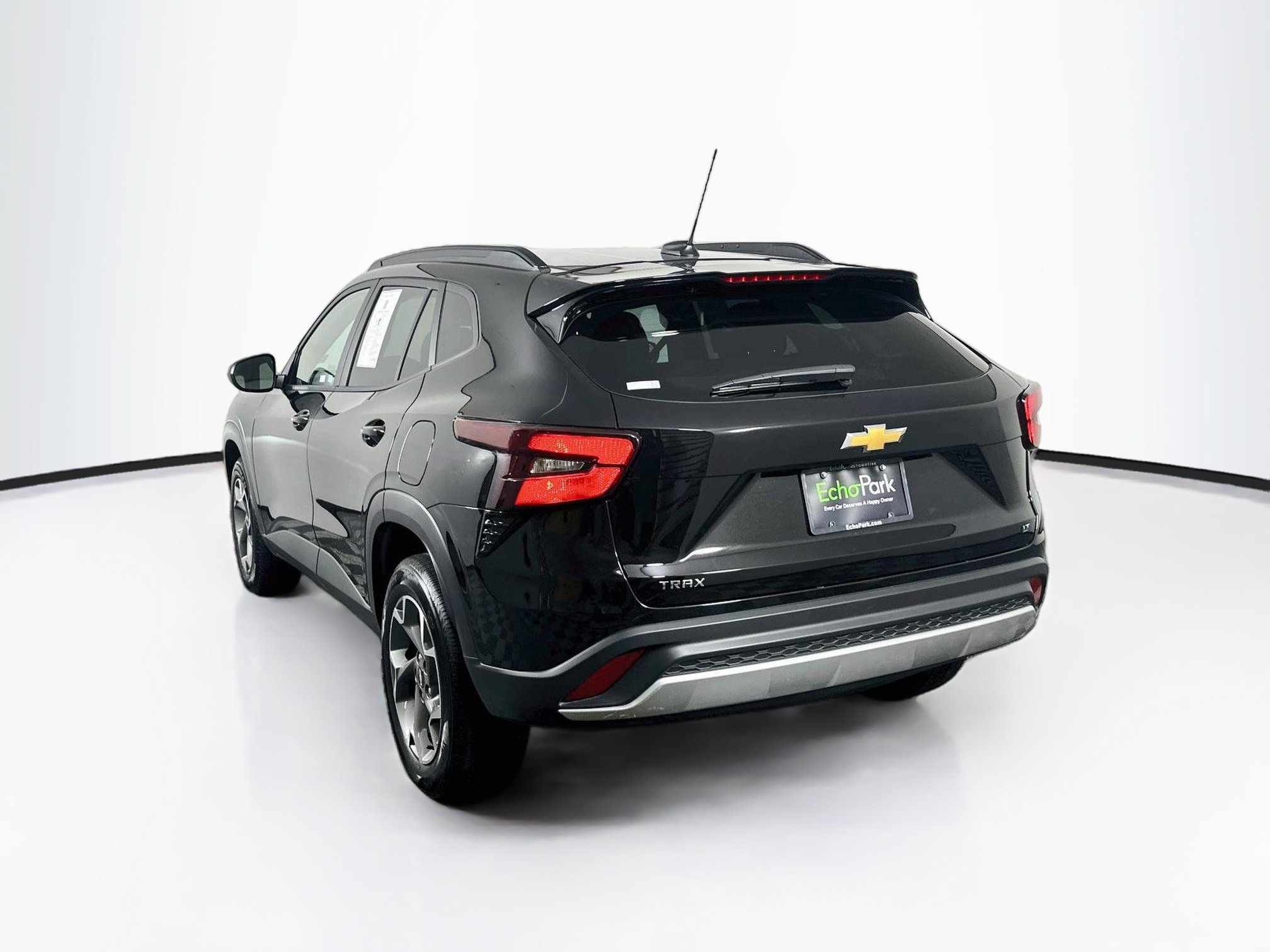 Used 2026 Chevrolet Trax LT FWD image 5
