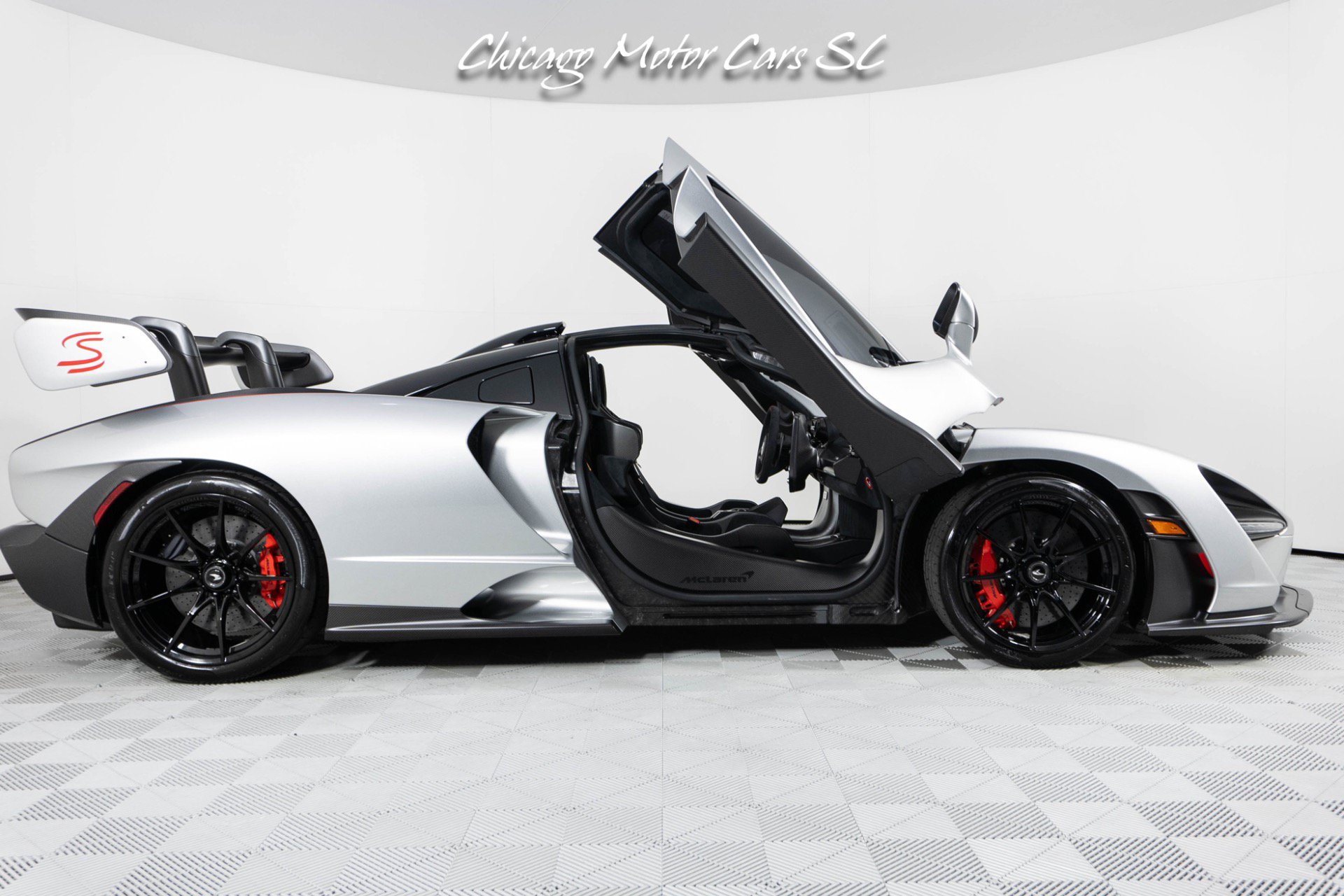 Used 2019 McLaren Senna RWD image 39