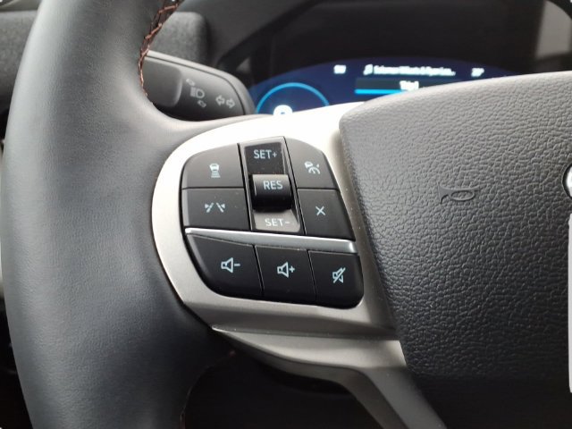 Used 2025 Ford Explorer Active w/ Active Comfort Package AWD/4WD image 19