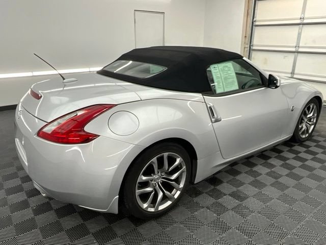 Used 2010 Nissan 370Z Touring RWD image 24