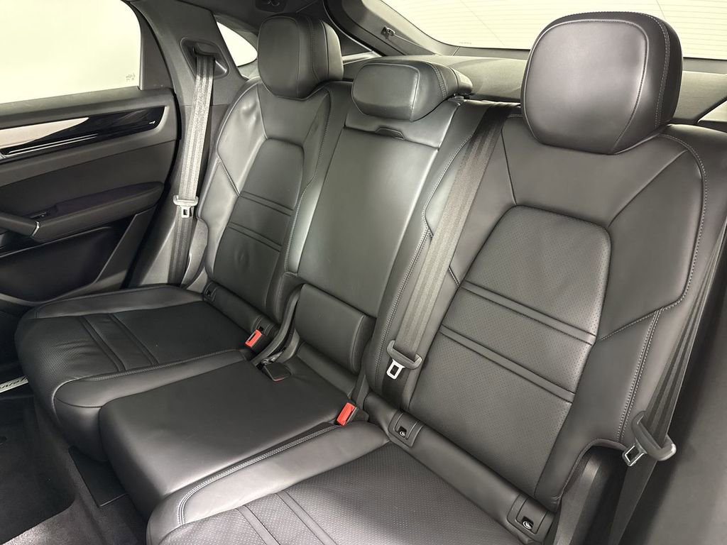 Certified 2021 Porsche Cayenne Coupe image 21