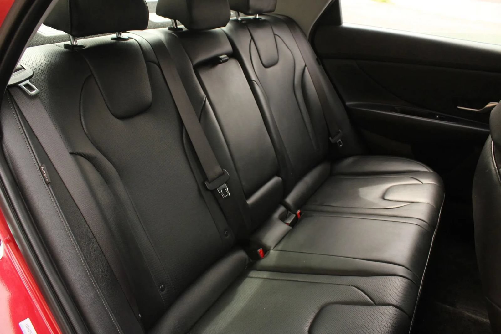Used 2025 Hyundai Elantra Limited FWD image 19