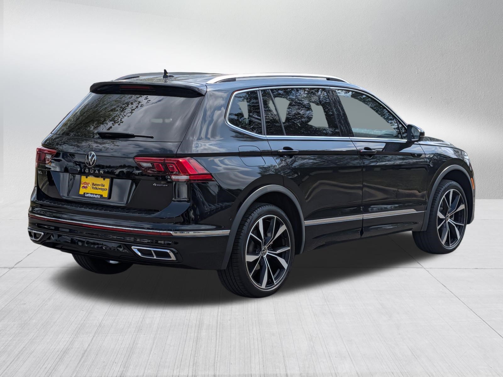 Used 2023 Volkswagen Tiguan SEL R-Line AWD/4WD image 7