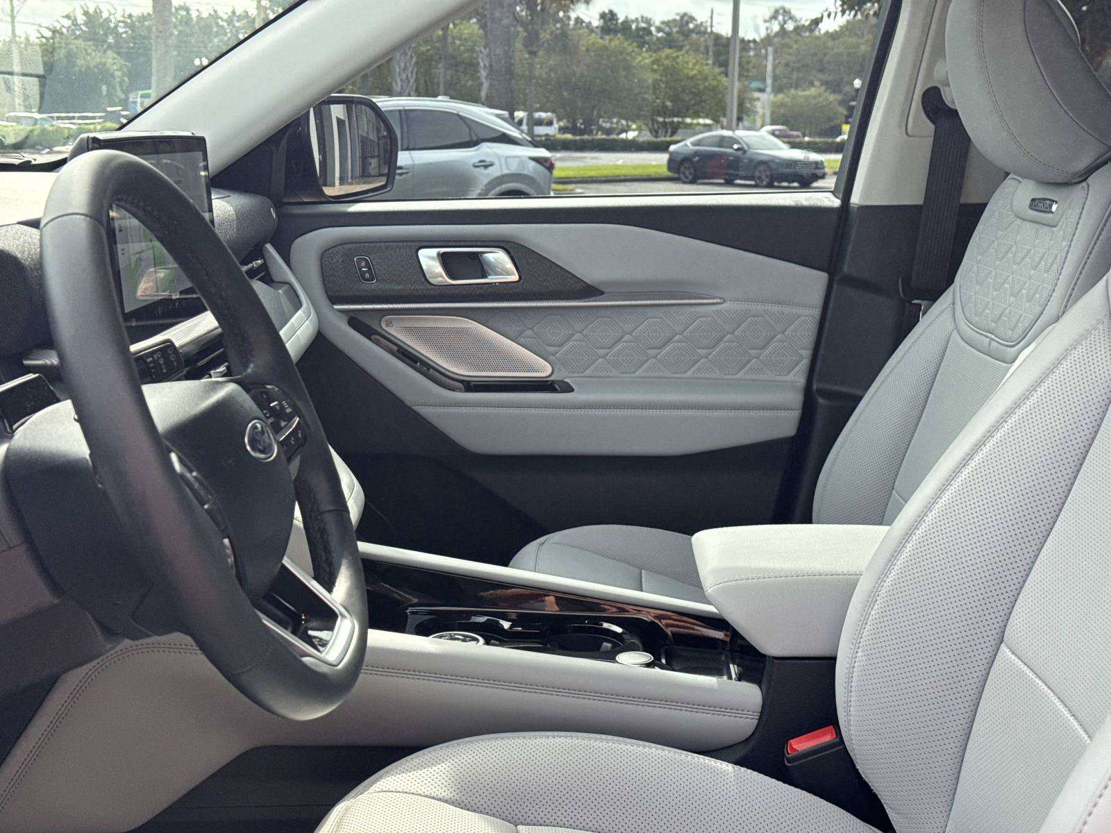 Used 2026 Ford Explorer Platinum w/ LUX Leather Package AWD/4WD image 14