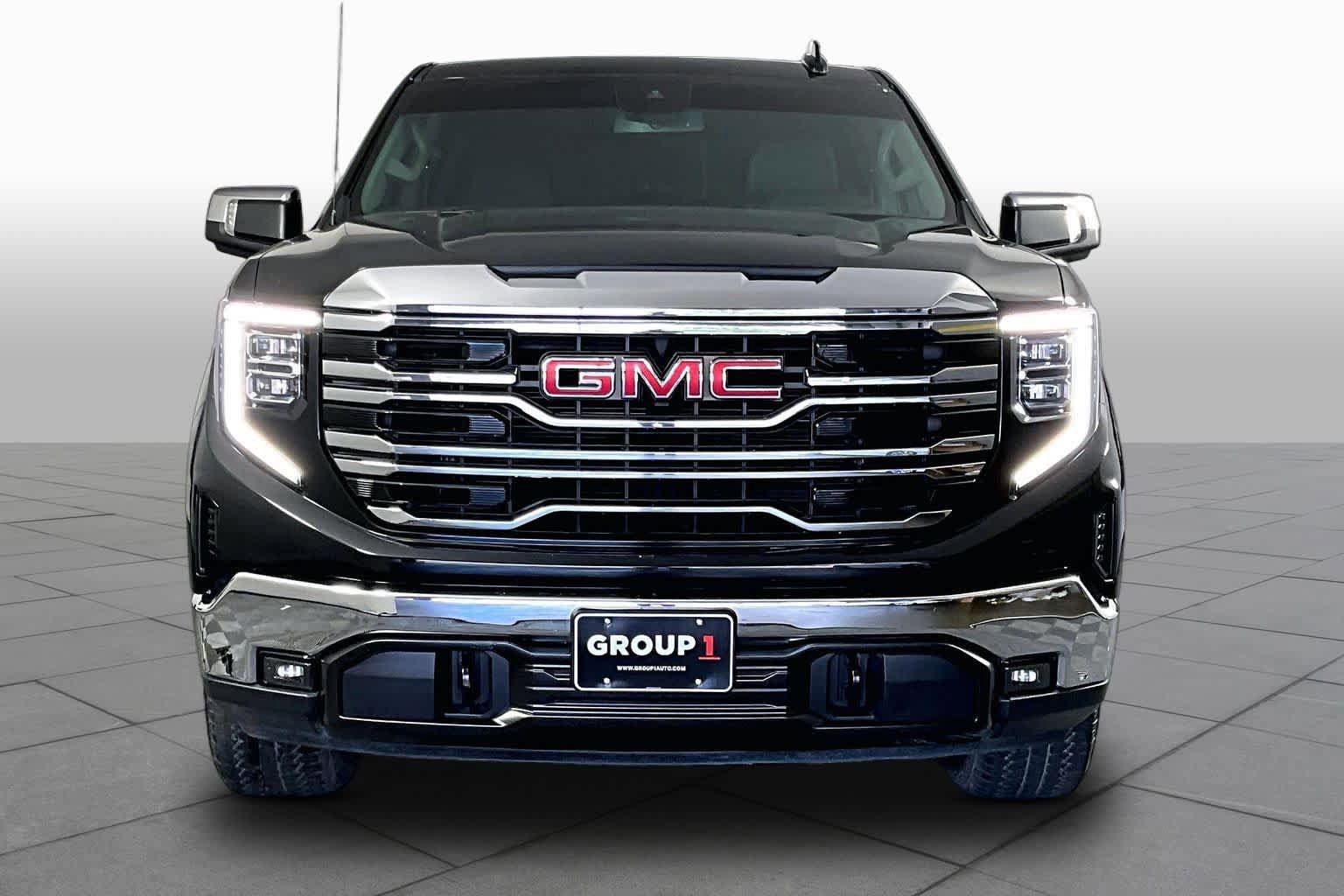 Used 2023 GMC Sierra 1500 SLT AWD/4WD image 4