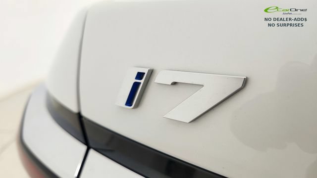 Used 2023 BMW i7 xDrive60 AWD/4WD image 33