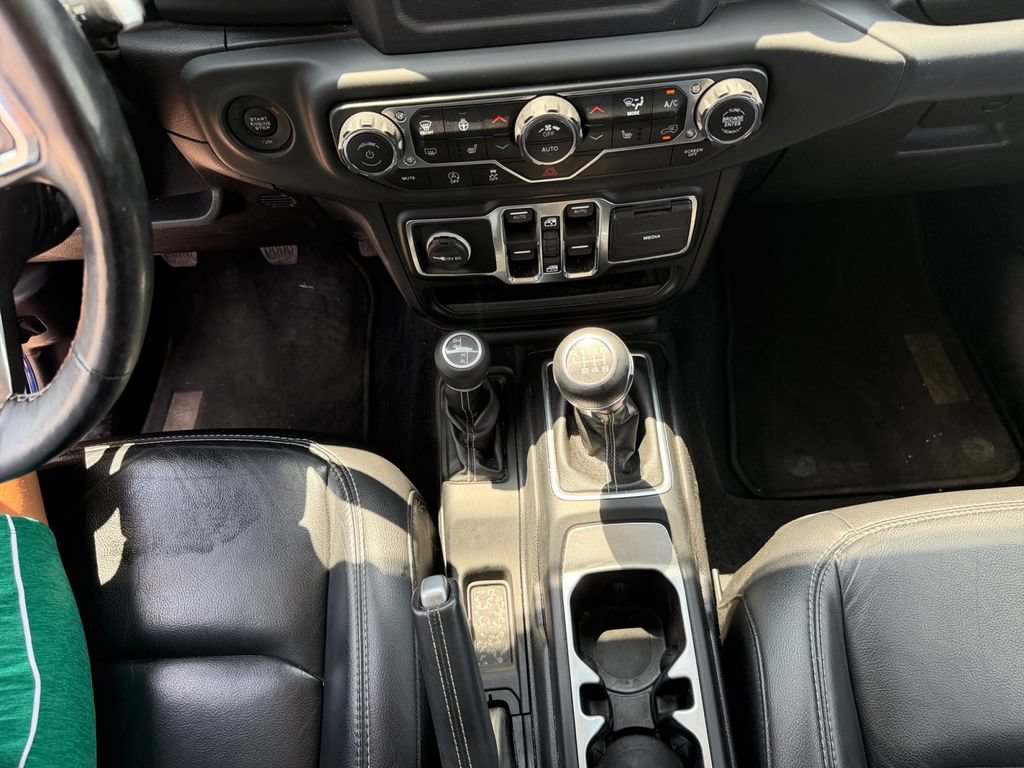 Used 2018 Jeep Wrangler Unlimited Sahara w/ Dual Top Group AWD/4WD image 26