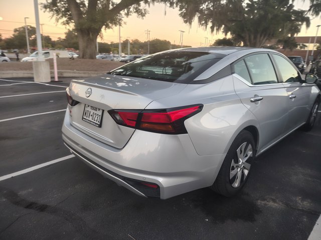 Used 2024 Nissan Altima 2.5 S FWD image 9