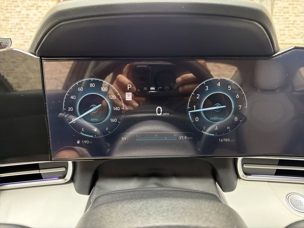 Used 2025 Hyundai Elantra Limited FWD image 25