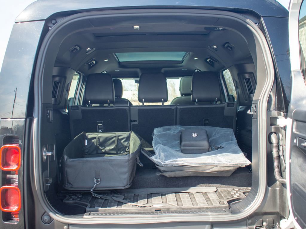 Certified 2024 Land Rover Defender 130 X-Dynamic SE image 37