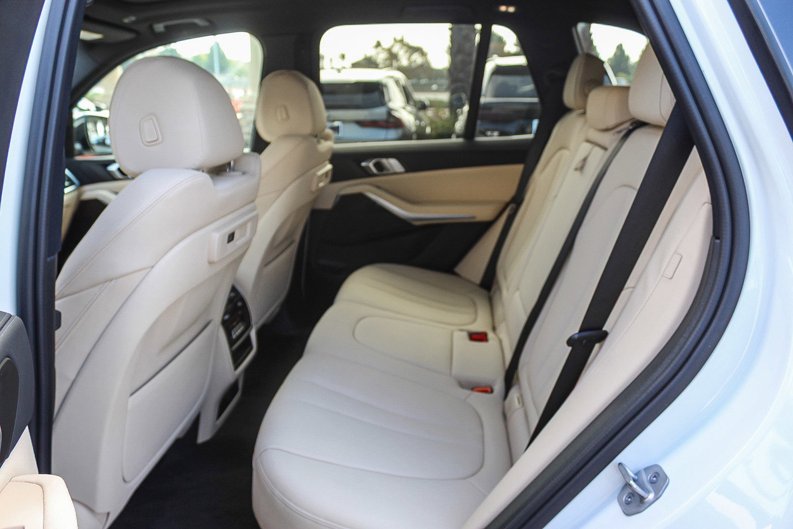 Used 2021 BMW X5 xDrive45e w/ Parking Assistance Package image 18