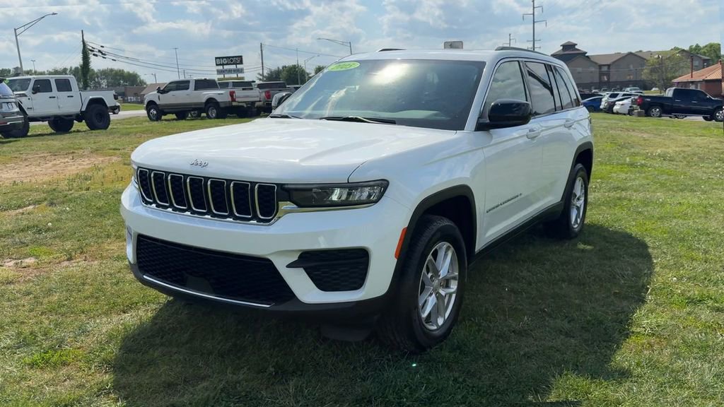Used 2025 Jeep Grand Cherokee 4WD image 2