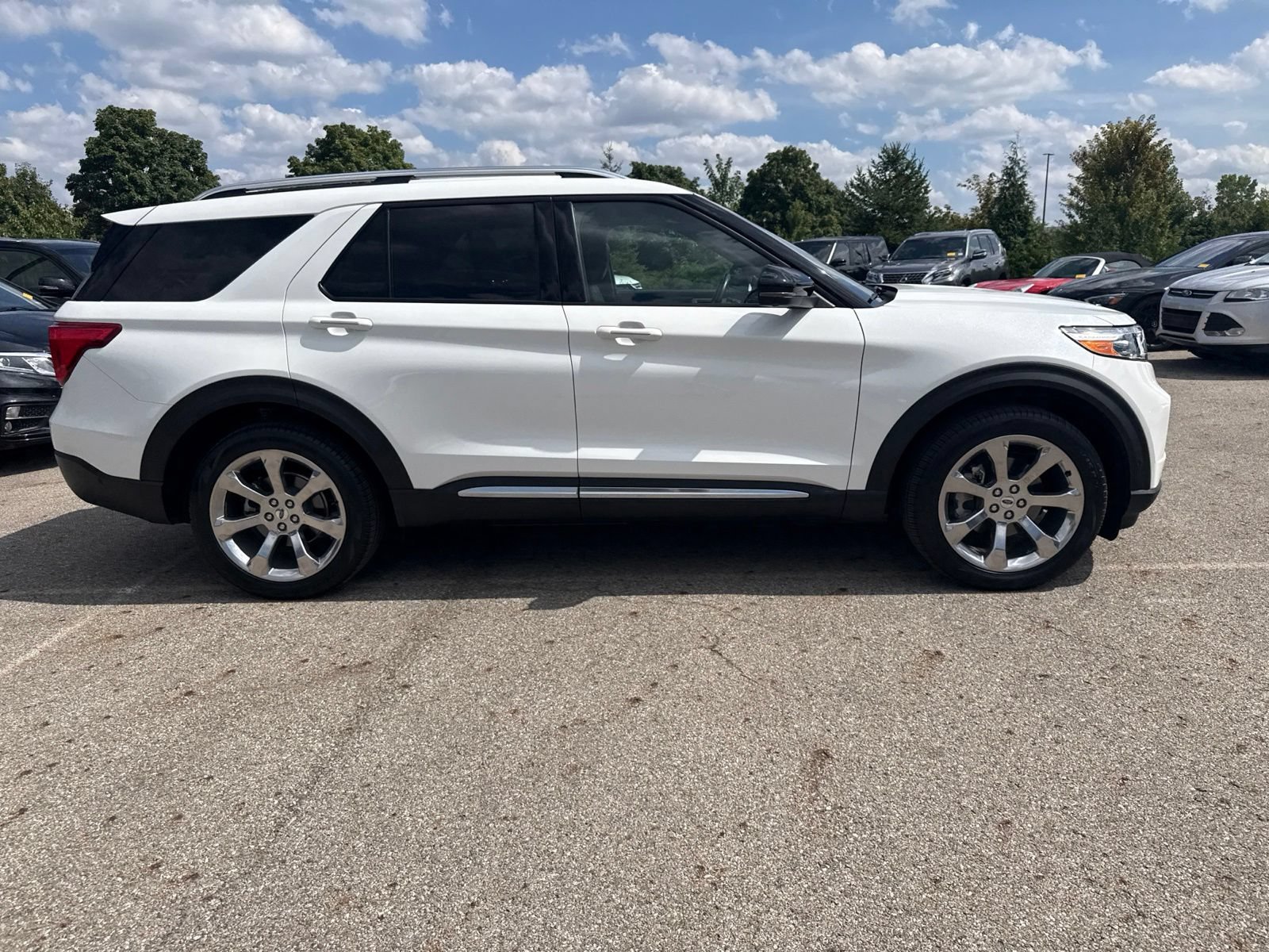 Used 2020 Ford Explorer Platinum w/ Premium Technology Package AWD/4WD image 4