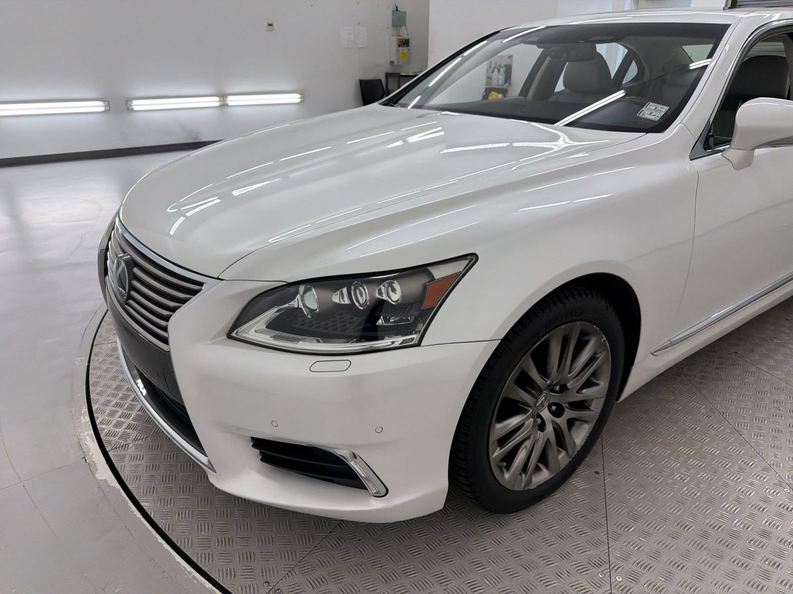 Used 2017 Lexus LS 460 L w/ Ultra Luxury Package RWD image 28