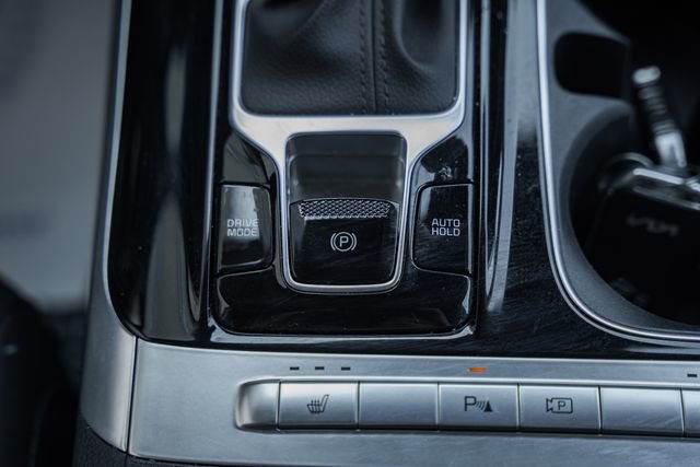 Used 2024 Kia Carnival EX FWD image 30