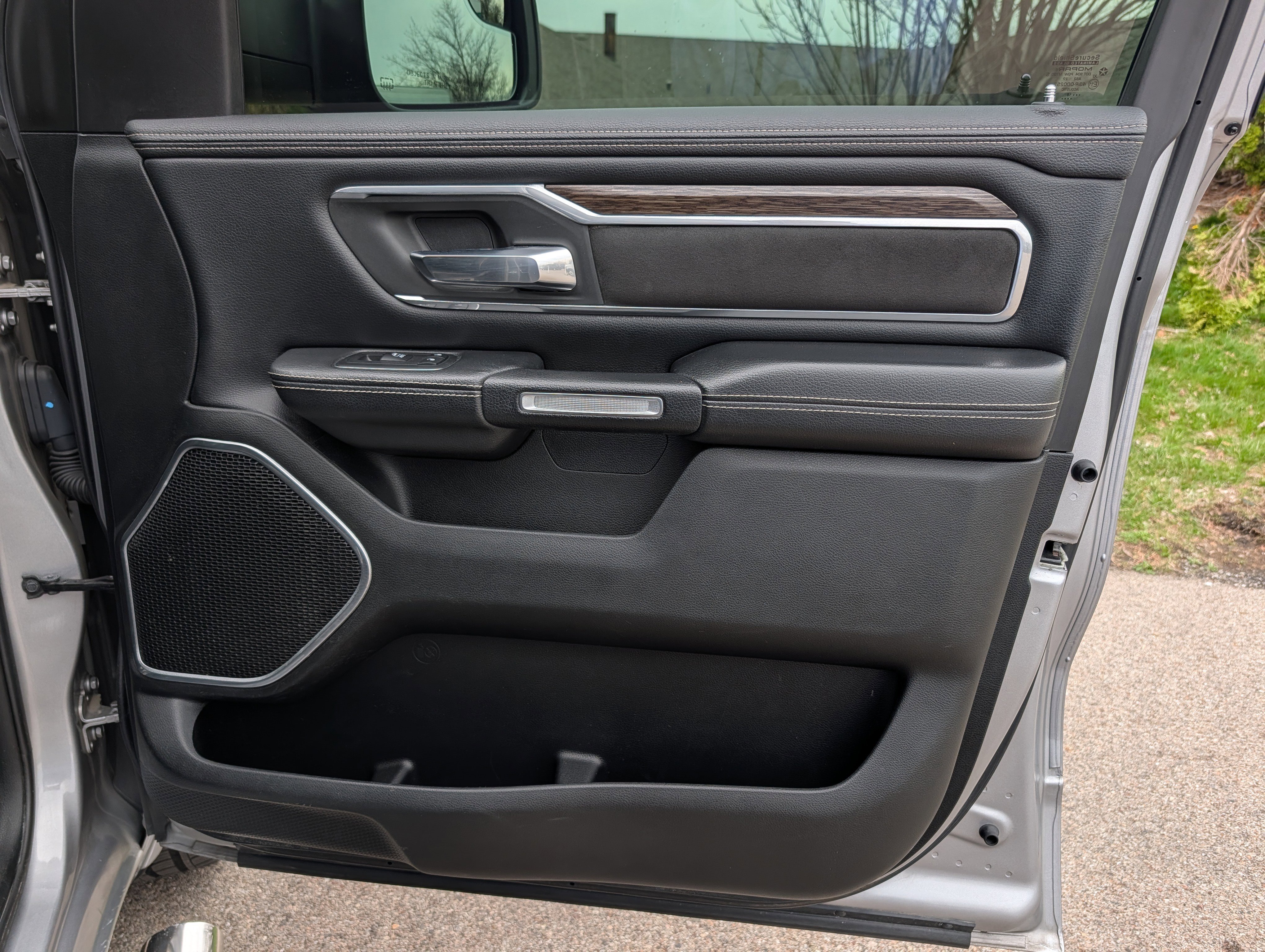 Used 2019 RAM 1500 Laramie image 33