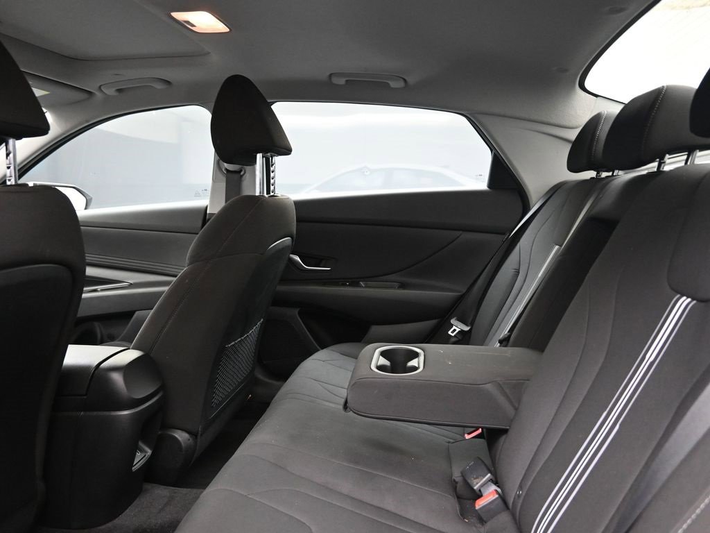 Certified 2025 Hyundai Elantra SEL w/ Cargo Package image 18