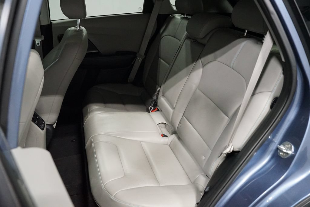 Used 2020 Kia Niro FWD image 28