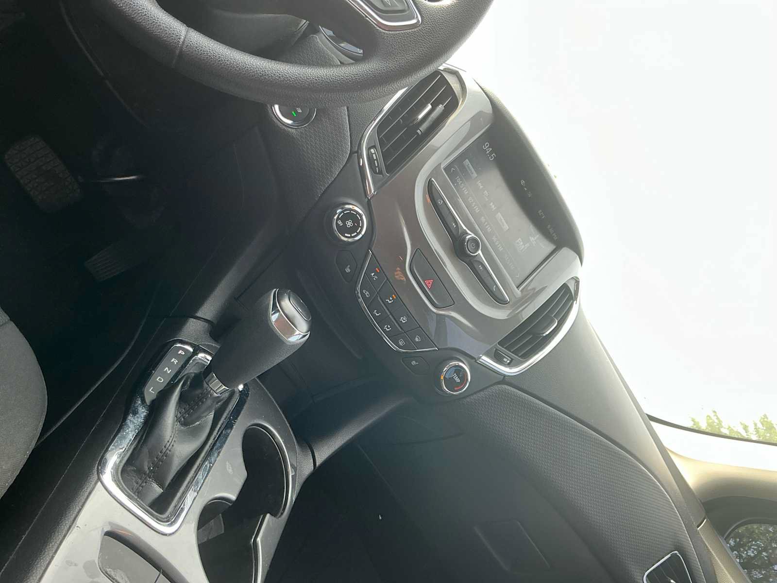 Used 2018 Chevrolet Cruze LT w/ Convenience Package FWD image 8