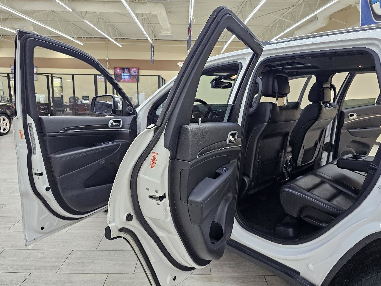 Used 2021 Jeep Grand Cherokee Limited RWD image 16